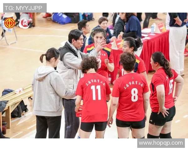 杨强独家分享排球技巧与心得助你提升技术水平与比赛表现